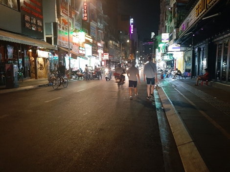 Phố Tây đìu hiu vì COVID-19