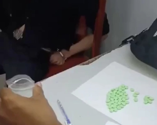 Giấu trong túi gói thuốc 555 "chết người"  