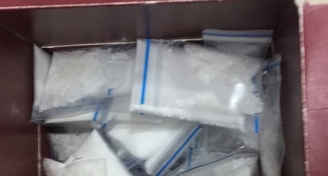 Vừa làm nhân viên cơ sở massage và karaoke kiêm mua bán... ma túy