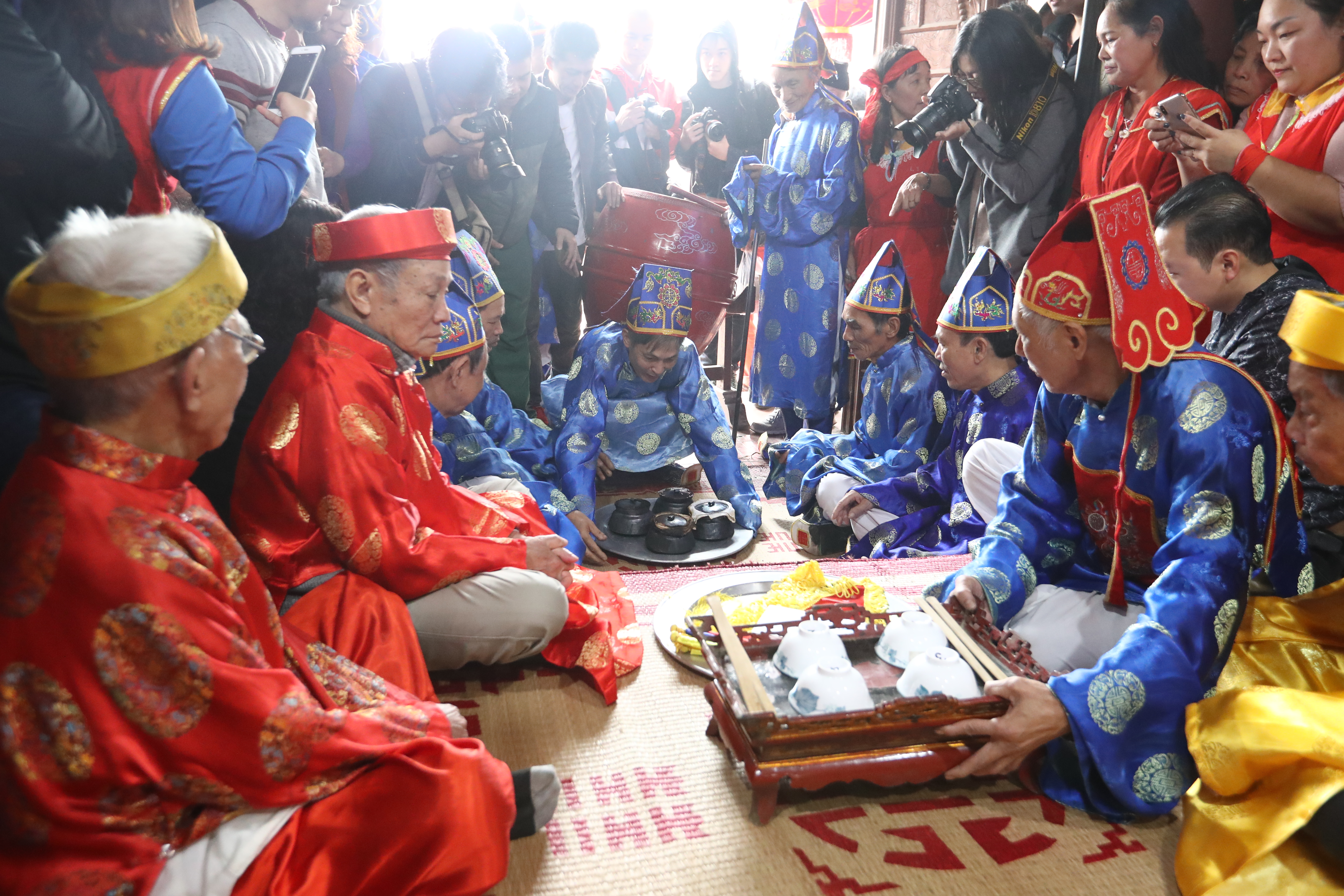 Dân làng Thị Cấm thi kéo lửa thổi cơm ngày đầu Xuân