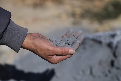 Cận cảnh khu vực chứa chất lạ hôi thối ngay núi Sú ở Sóc Sơn