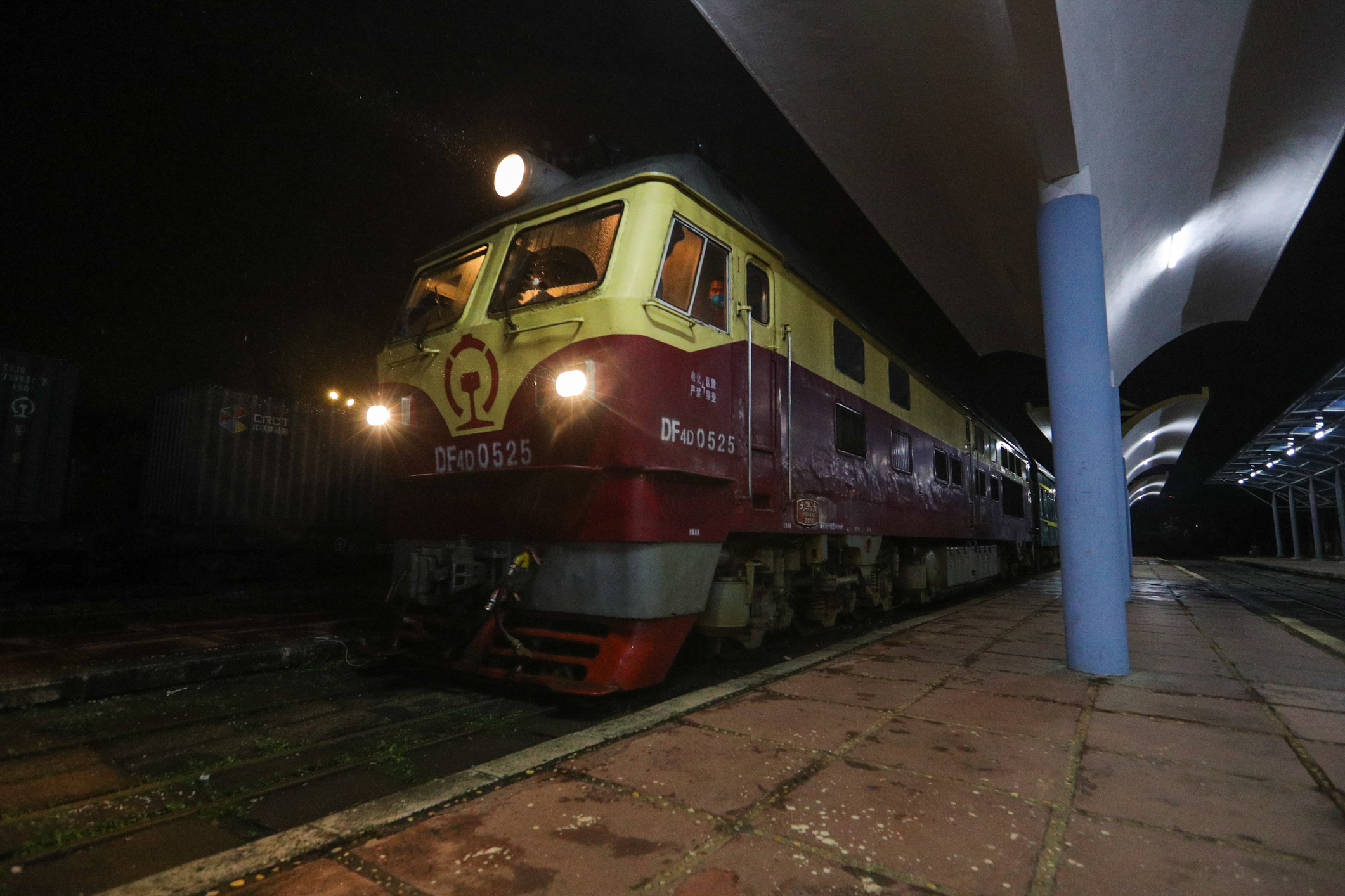 Chuyến tàu liên vận hiu quạnh giữa mùa bệnh dịch virus Corona