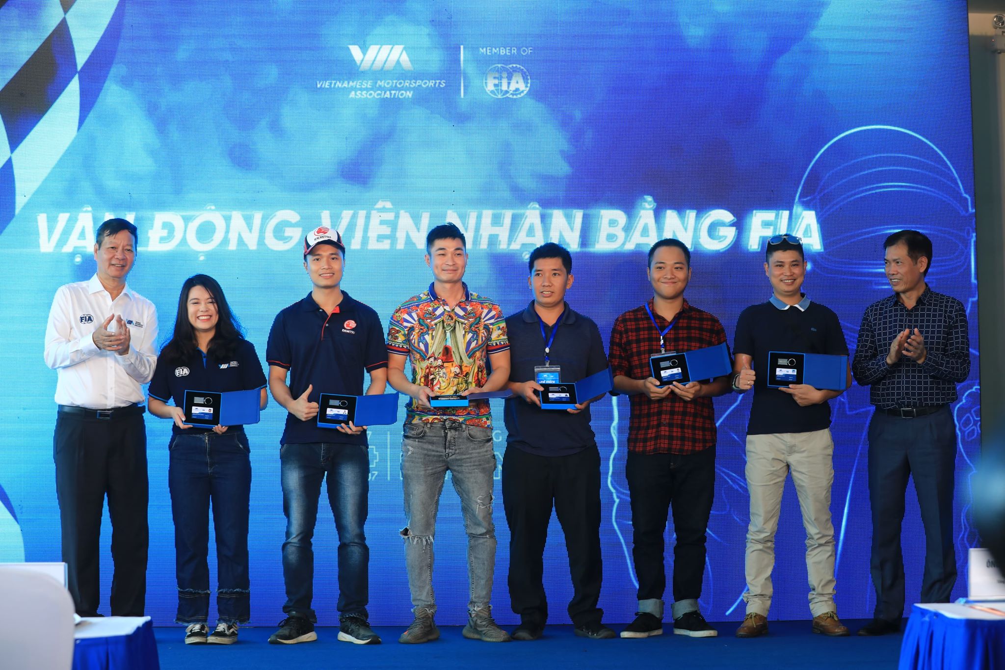 Những tay đua đầu tiên của Việt Nam nhận bằng đua xe quốc tế