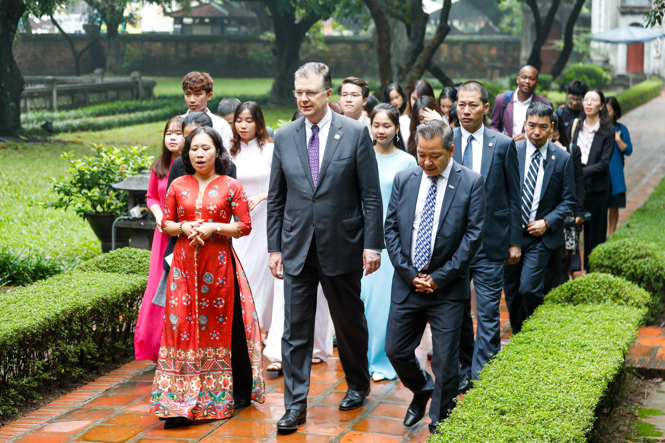 Đại sứ Mỹ  thăm Văn Miếu – Quốc Tử Giám nhân ngày Nhà giáo Việt Nam