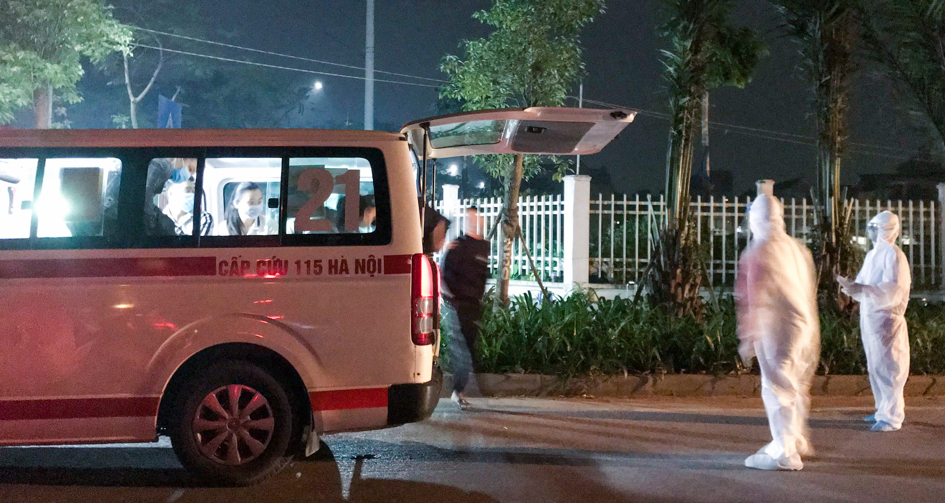 Thêm nhiều F1 ở Đông Anh phải cách ly trong đêm