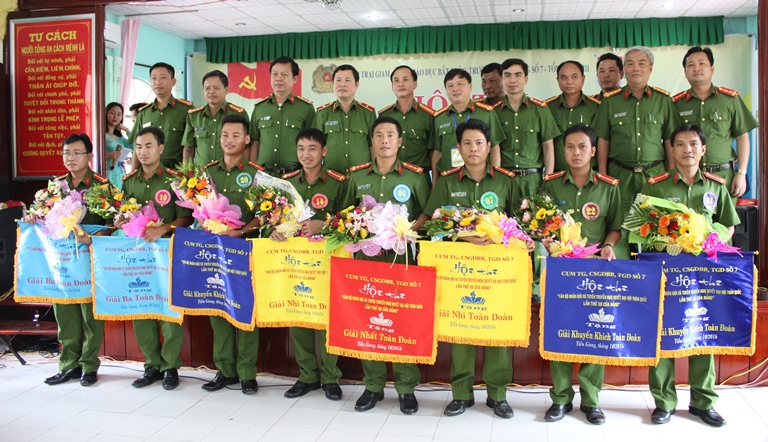 Hội thi “Cán bộ Đoàn giỏi và tuyên truyền Nghị quyết Đại hội Đảng”