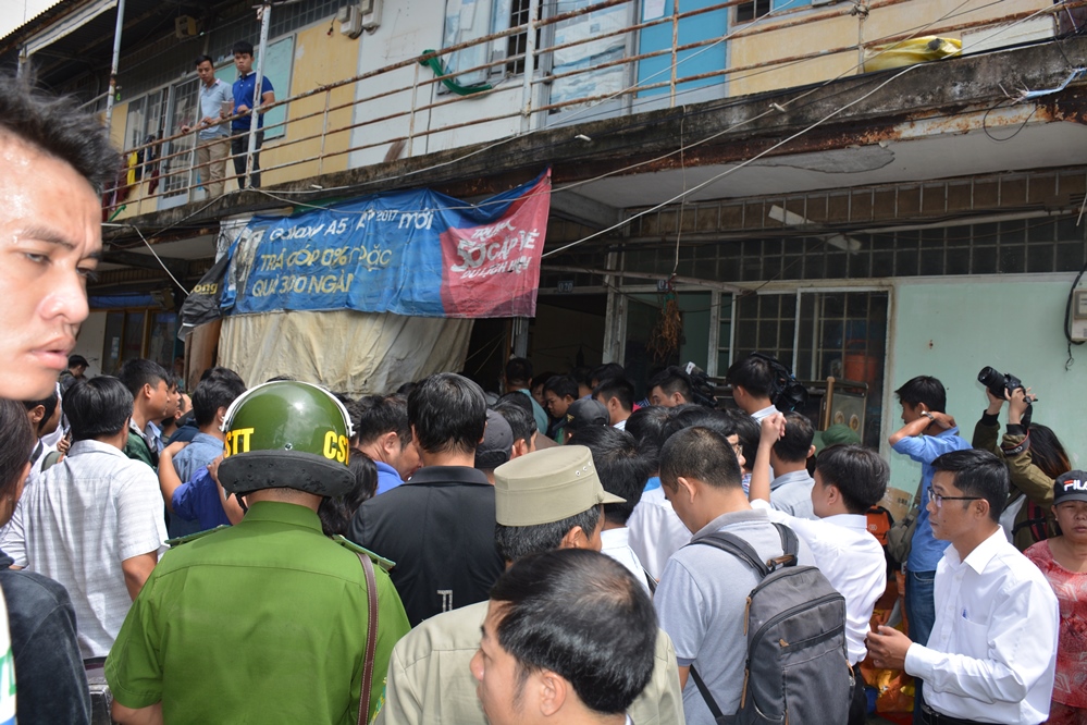 Bí thư Thành ủy TP Hồ Chí Minh thăm hỏi người dân Thủ Thiêm