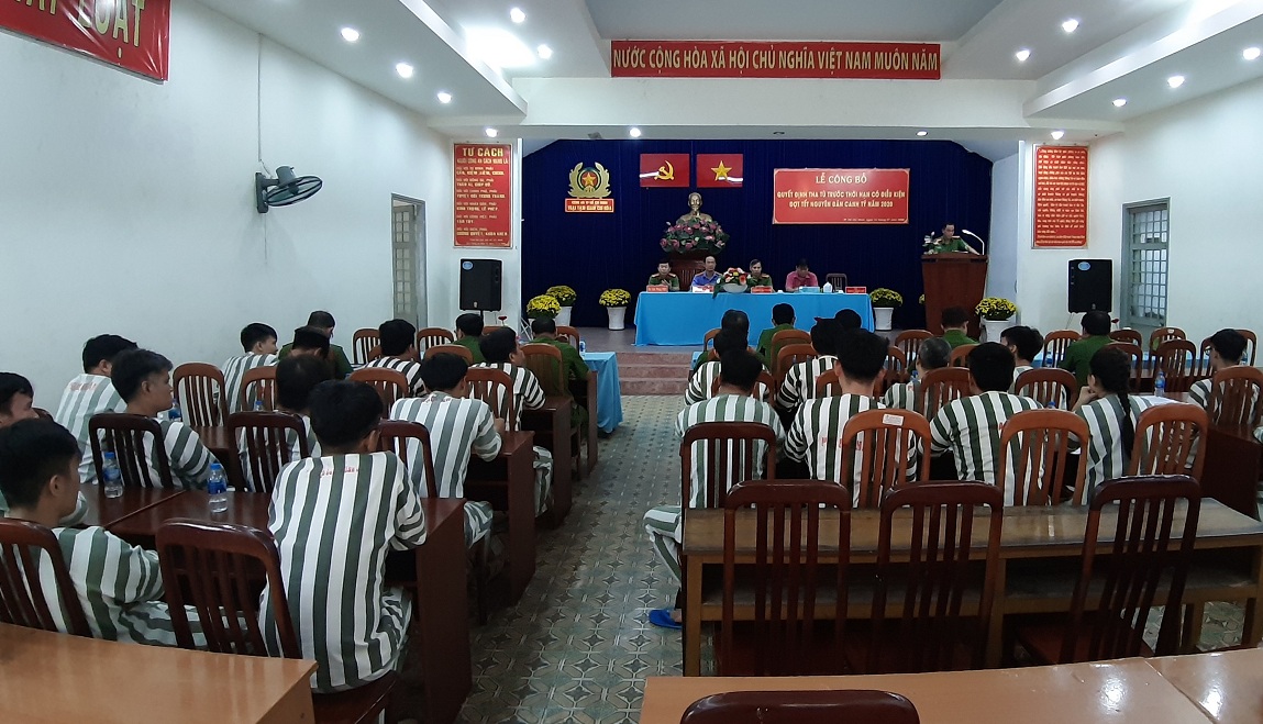 Nhiều phạm nhân được tha tù trước Tết nguyên đán Canh Tý