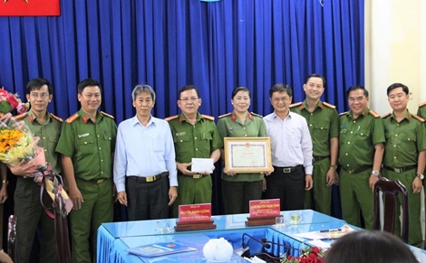 Khen thưởng đơn vị phá đường dây sản xuất, lưu hành tiền giả