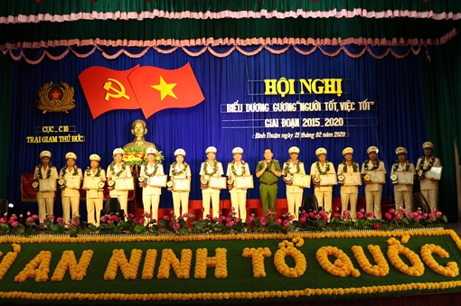 Trại giam Thủ Đức tuyên dương 5 tập thể và 50 cá nhân