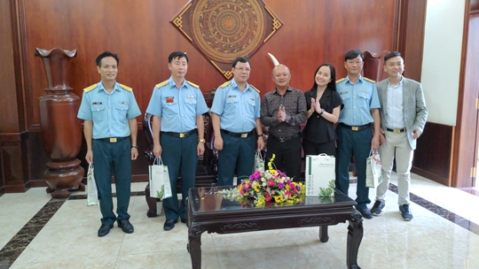 Thăm hỏi, trao quà động viên cán bộ chiến sĩ Sư đoàn 370 và 367 