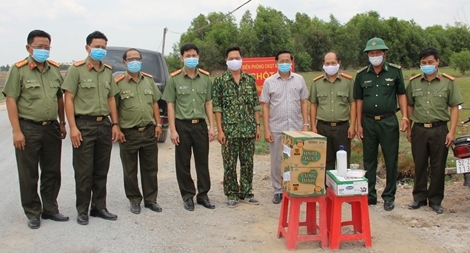 Khen thưởng người cung cấp thông tin phát hiện người nhập cảnh trái phép