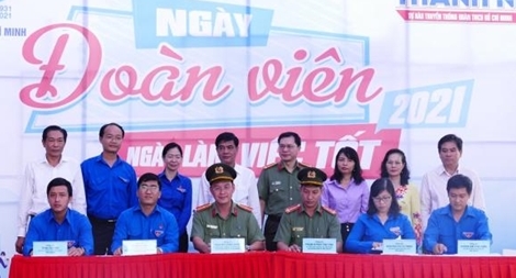 Thanh niên Công an TP Hồ Chí Minh sôi nổi với “Ngày làm việc tốt”