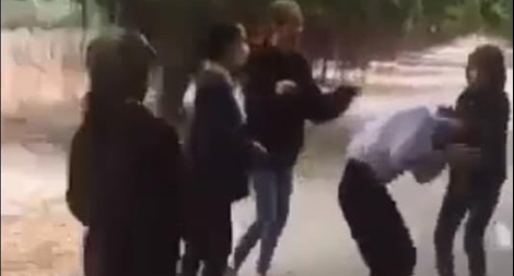 Xác minh vụ nữ sinh lớp 8 bị đánh hội đồng rồi tung clip lên mạng