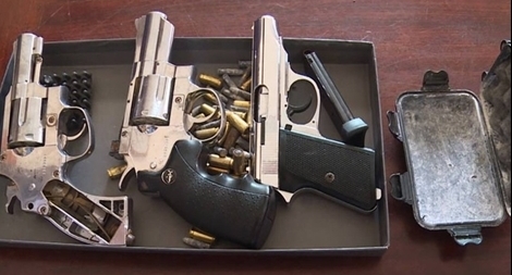 Lên mạng mua 3 khẩu súng để… “phòng thân”