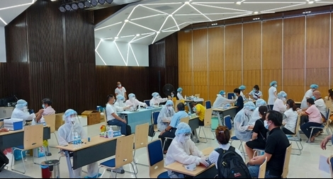 Tiêm vaccine cho gần 11.000 người tại Công viên phần mềm Quang Trung