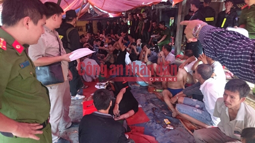 Khởi tố 27 đối tượng vụ sới bạc “khủng” trong rừng thẳm