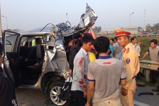 Vụ tai nạn 10 người thương vong: Bắt tài xế lùi xe trên cao tốc Hà Nội - Thái Nguyên