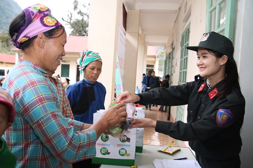 Tuổi trẻ Bộ Tư lệnh CSCĐ về Yên Bái tình nguyện mùa đông