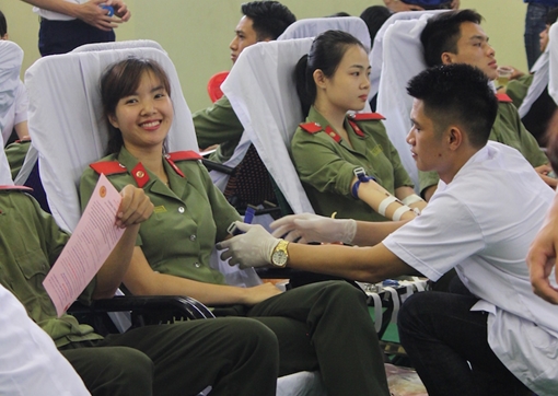 Hơn 800 cán bộ, học viên Học viện An ninh hiến máu vì đồng đội
