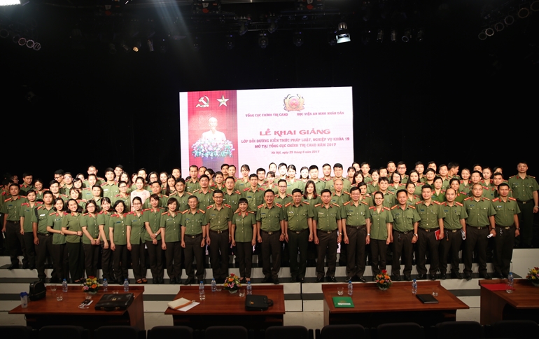 Khai giảng lớp bồi dưỡng kiến thức pháp luật, nghiệp vụ khoá 19