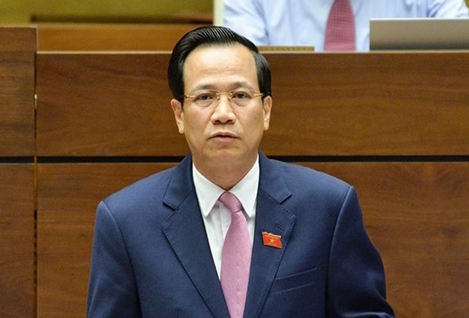 Để bé gái 13 tuổi diễn cảnh “nóng” là vi phạm luật