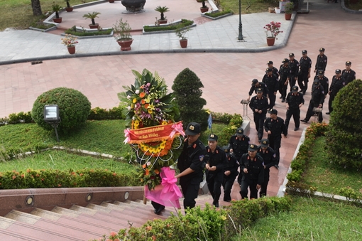 Trung đoàn CSCĐ Trung Bộ về nguồn tại Quảng Trị