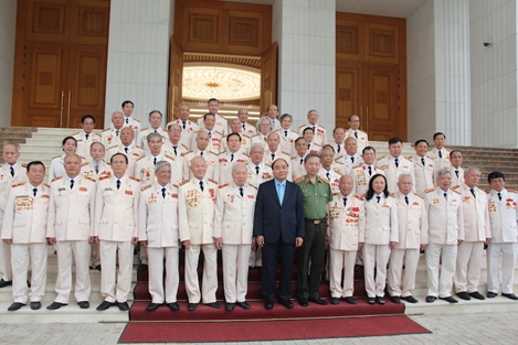 Những tấm gương sống, để lại tài sản tinh thần vô giá