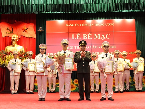 Trung tá Hồ Anh Tuấn đoạt giải Đặc biệt Hội thi Báo cáo viên giỏi