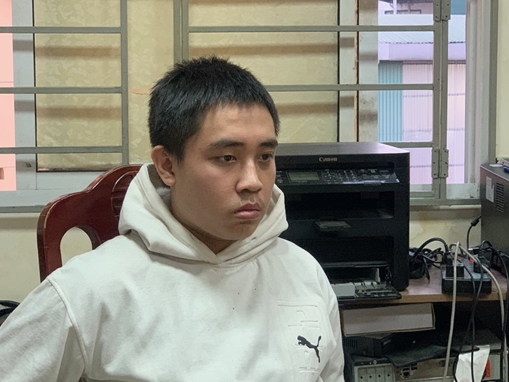 Thiếu tiền tiêu, nam sinh viên "dí" dao cướp xe máy 