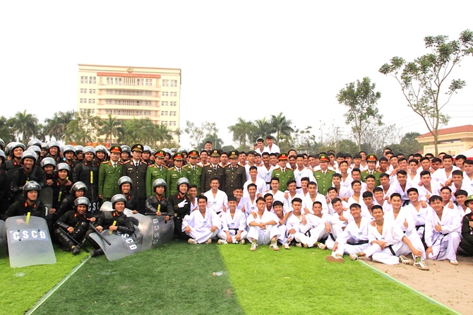 Bế giảng chương trình huấn luyện đầu khoá học viên các trường CAND