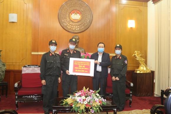 Trung đoàn CSCĐ Thủ đô ủng hộ hơn 38 triệu đồng phòng, chống dịch COVID-19