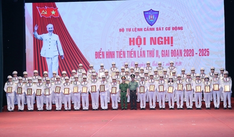 Nhân rộng các điển hình tiên tiến trong lực lượng Cảnh sát cơ động