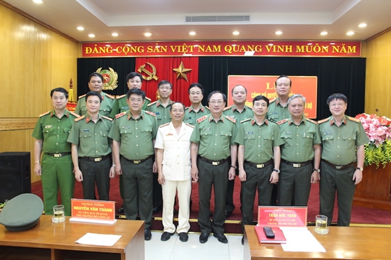 Trao Quyết định điều động, bổ nhiệm Phó Chánh Thanh tra Bộ Công an