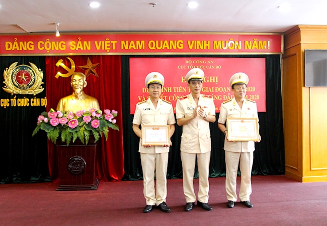 Tham mưu, đề xuất những vấn đề quan trọng về tổ chức cán bộ của lực lượng CAND