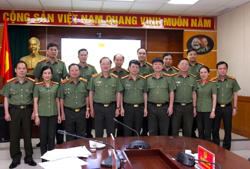 Thứ trưởng Nguyễn Văn Thành chỉ đạo các mặt công tác tại Cục Truyền thông CAND