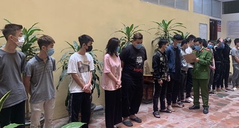 Nhờ người yêu mang dao đi giải quyết mâu thuẫn trên mạng 