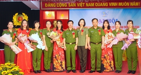 Xây dựng Hội Phụ nữ Cảnh sát bảo vệ mục tiêu vững mạnh, đoàn kết