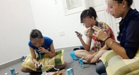 Thiếu nữ "phê" ma túy đá