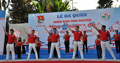 Ra quân chiến dịch tình nguyện Hoa phượng đỏ 2016