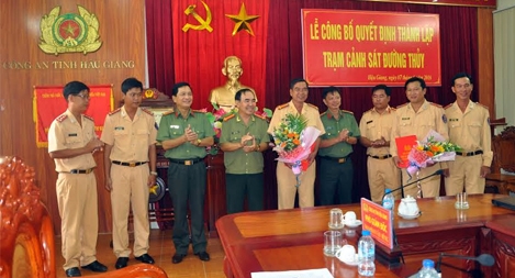 Thành lập 2 Trạm Cảnh sát đường thủy