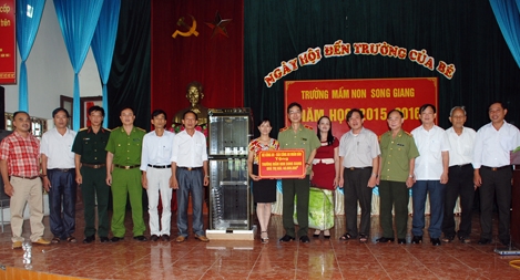 Những người lính cầm bút