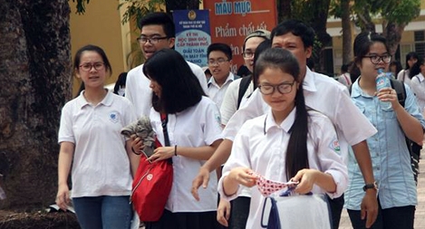 Tuyển sinh lớp 10: Phụ huynh đau đầu tìm chỗ học cho con