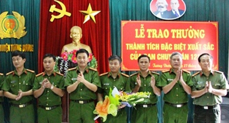 Khen thưởng Ban chuyên án bắt “trùm” ma túy sử dụng vũ khí nóng