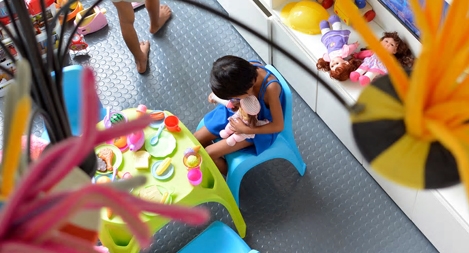 "Doanh nghiệp gia đình" trong ngành công nghiệp khiêu dâm trẻ em online