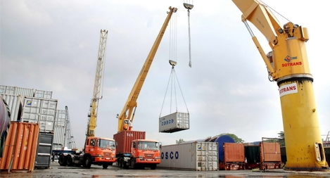 Giá giảm giúp kim ngạch nhập khẩu giảm 4,95 tỷ USD