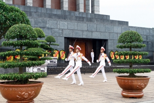 Chúng cháu canh giấc bác ngủ, Bác Hồ ơi