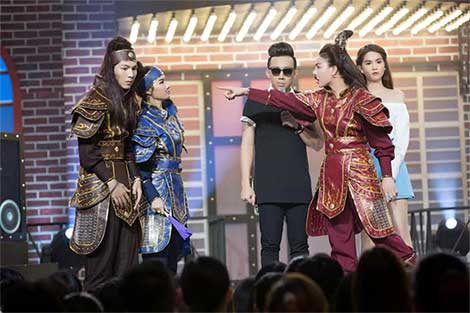 Trà Ngọc Hằng lại “gây sốc” bằng màn tỏ tình với Ngọc Trinh