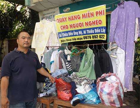 Quầy quần áo miễn phí dành cho người nghèo