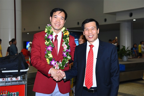 Biển người chào đón Hoàng Xuân Vinh về nước